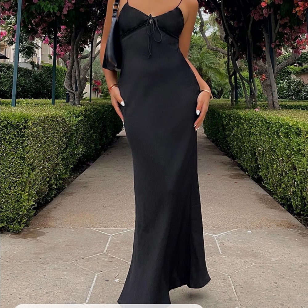 Elegant Black Maxi Dress